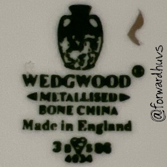 Wedgwood Metallised Bone China Made in England - Picture 7 of 9